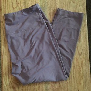 YOGALICIOUS CAPRI ATHLETIC LEGGINGS WOMEN(L)